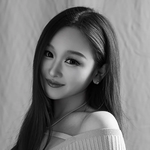 Vanda Ouyang headshot